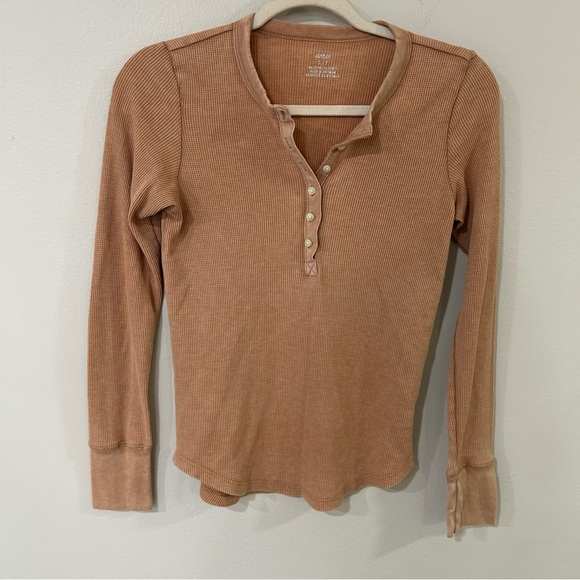 Aerie Tan Half Button Long Sleeve Waffle Knit Henley T-Shirt Top Women’s Small - Picture 2 of 6